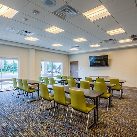 Holiday Inn Express & Suite Milroy - Reedsville Bagian luar foto