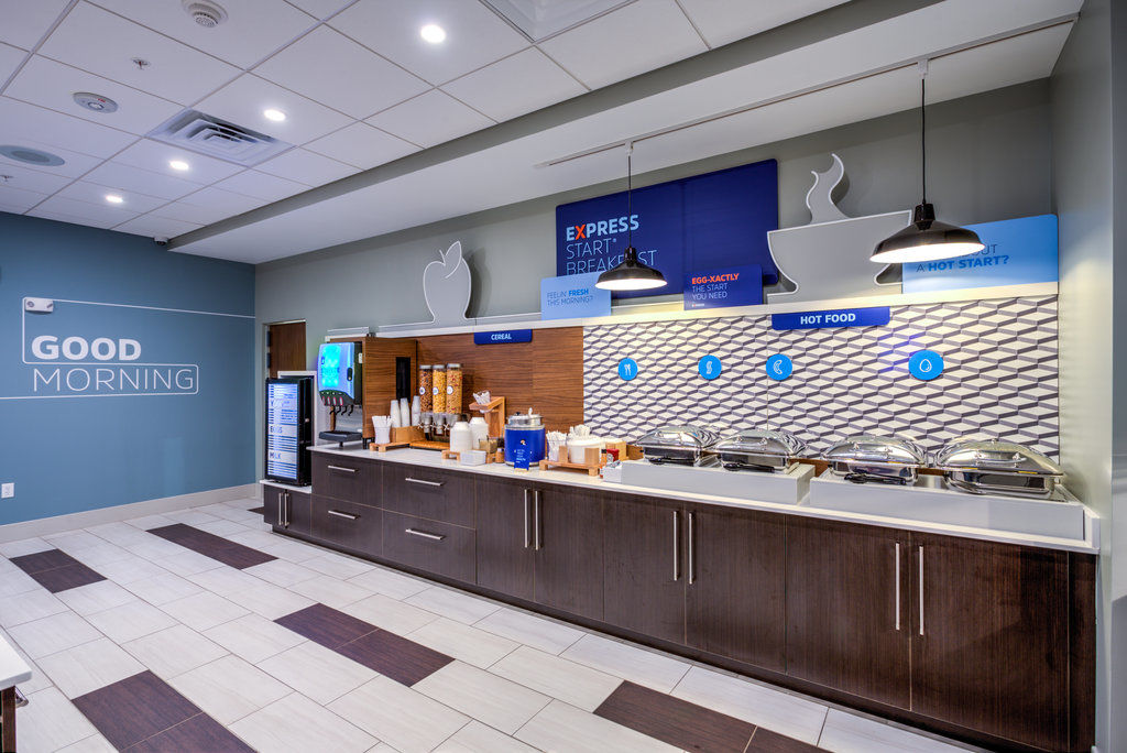 Holiday Inn Express & Suite Milroy - Reedsville Bagian luar foto