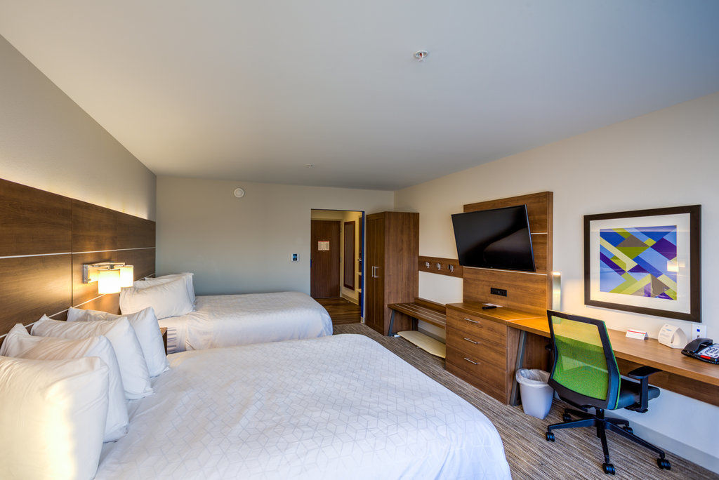 Holiday Inn Express & Suite Milroy - Reedsville Bagian luar foto