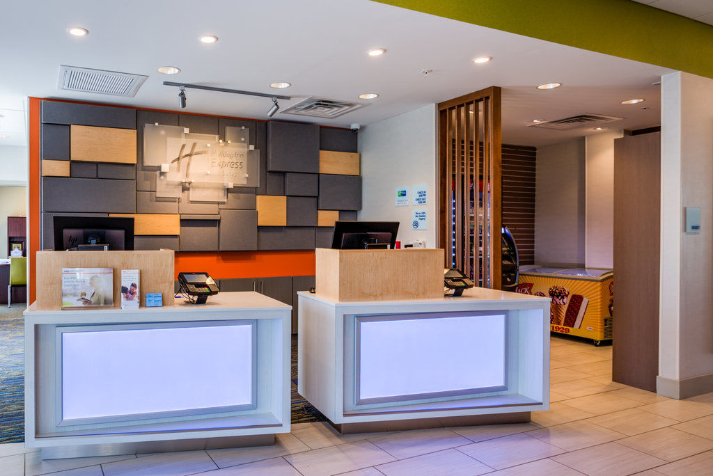 Holiday Inn Express & Suite Milroy - Reedsville Bagian luar foto