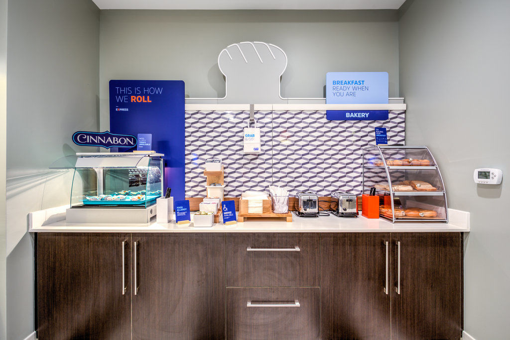 Holiday Inn Express & Suite Milroy - Reedsville Bagian luar foto