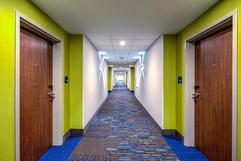 Holiday Inn Express & Suite Milroy - Reedsville Bagian luar foto