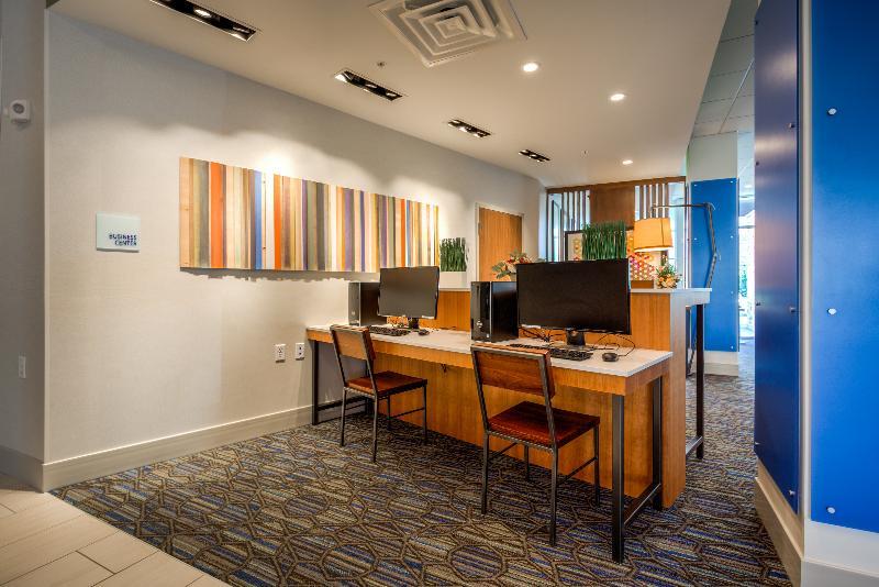 Holiday Inn Express & Suite Milroy - Reedsville Bagian luar foto