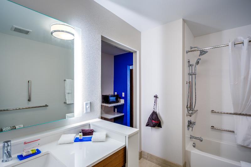Holiday Inn Express & Suite Milroy - Reedsville Bagian luar foto