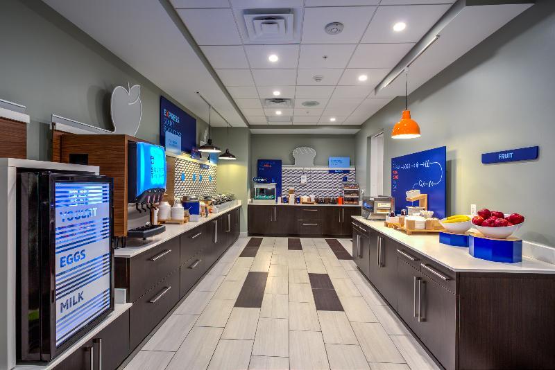 Holiday Inn Express & Suite Milroy - Reedsville Bagian luar foto